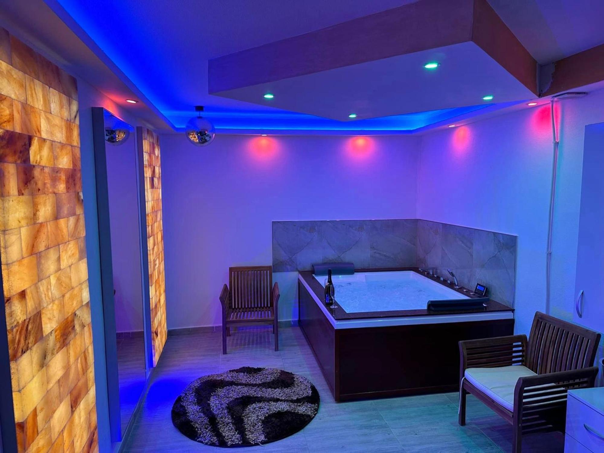Regim Hotel Hanea Jacuzzi In Camera,Piscina Exterioara Si Sauna Comuna Sibiu Ngoại thất bức ảnh